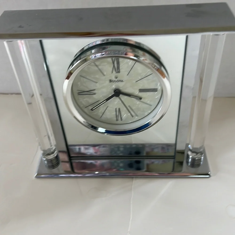 Bulova  Tabletop Clock. - Picture 2 of 4